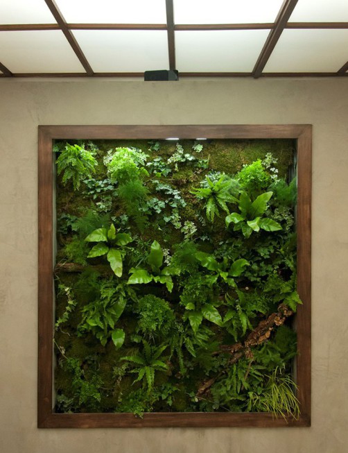 in Wand integriertes Bild, Holzrahmen